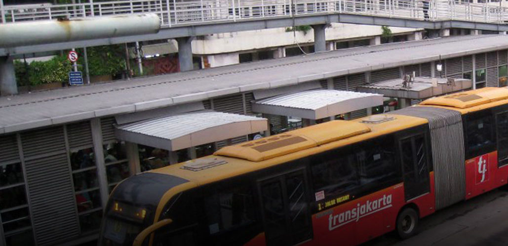 Human Writes An electric bus transport system is the answer to our traffic and air pollution woes