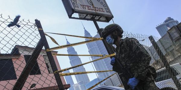 epa08358218 A Malaysia army personnel guards the COVID-19 testing site inside PKNS flat in Kuala Lumpur, Malaysia, 12 April 2020. Countries around the world are taking increased measures to stem the widespread of the SARS-CoV-2 coronavirus which causes the Covid-19 disease.  EPA-EFE/FAZRY ISMAIL